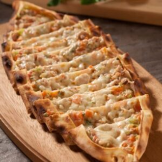Tavuklu Kaşarlı Pide görseli