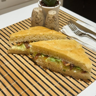 Peynirli Foccacia Sandviç görseli