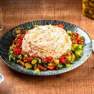 Pilav Üstü Tavuk & Salata görseli