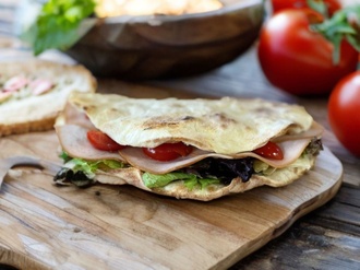 Hindi Fümeli Panini + Coca Cola görseli