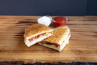 Yarım Ekmek Karışık Tost (Yarım) görseli