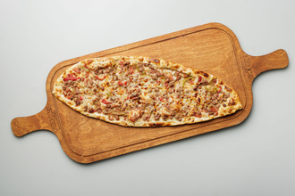 Kuşbaşılı Kaşarlı Pide görseli