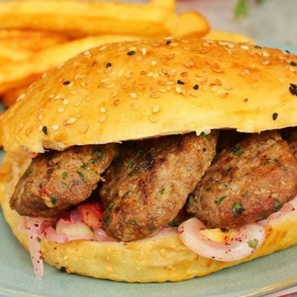 Tombik Ekmek Arası Köfte görseli