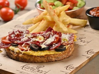 Pastırmalı Yumurtalı Açık Tost görseli