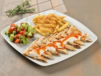 Soslu Kıymalı Kaşarlı Gözleme görseli