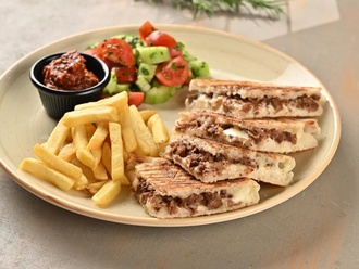 Kavurmalı Kaşarlı Tost görseli