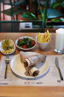 Et Döner Dürüm 100 Gram Ve Seçeceğiniz İçecek Menü görseli