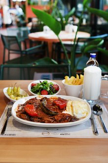 İskender 150 Gram & Patates & Salata & Turşu görseli