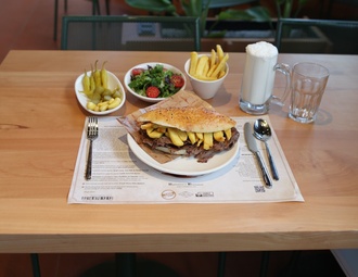 Tombik Döner 200 Gram & Patates & Salata & Turşu görseli