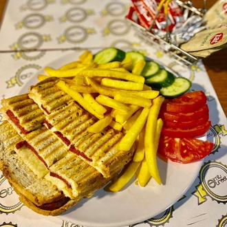 Street Tost Sucuklu+içecek görseli