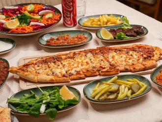 Kuşbaşılı & Kaşarlı Pide görseli