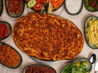 Lahmacun görseli