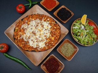 Kaşarlı Lahmacun görseli