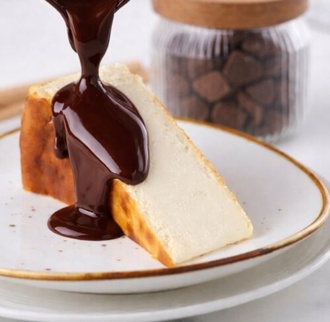 Bitter Çikolatalı San Sebastian ( 1 Dilim ) görseli