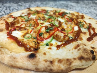 Pollo Con Salsa Bbq Calda Pizza görseli