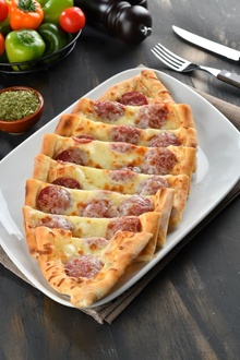 Sucuklu Kaşarlı Pide görseli