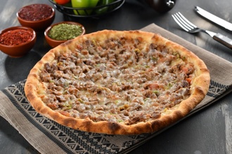 Kuşbaşılı Kaşarlı Pide görseli