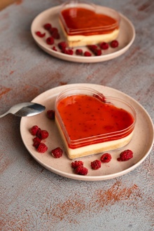 Frambuazlı Kalpli Mini Cheesecake görseli