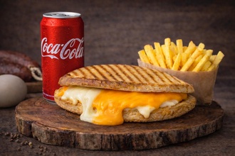 3 Peynirli Tost Kola Menü görseli