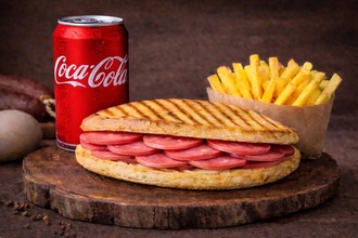 Salamlı Tost Kola Menü görseli