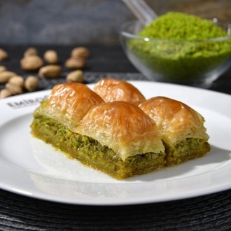 Fıstıklı Baklava (1 Kg) görseli
