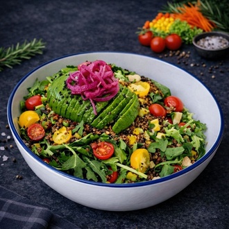 Avokadolu Kinoa Salatası görseli