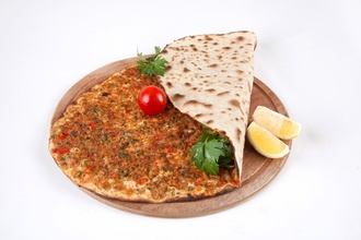 Lahmacun görseli