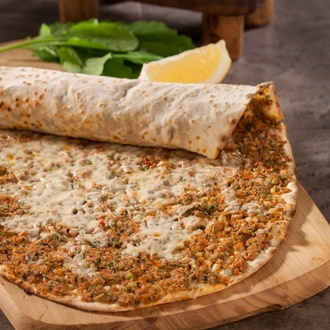 Kaşarlı Lahmacun görseli