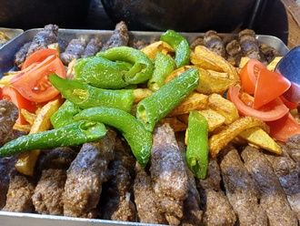 Kuru Köfte &Salata (1.5 Porsiyon) görseli