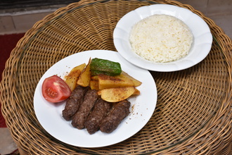 Kuru Köfte & Pilav (1.5 Porsiyon) görseli