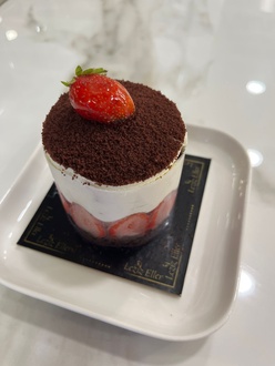 Çilekli Mois Pasta görseli