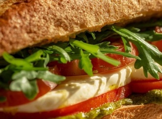 Mozzarellalı Pesto Sandwich görseli