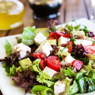 Beyaz Peynirli Yeşil Salata görseli