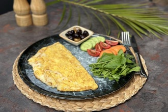 Kavurmalı Kaşarlı Omlet görseli