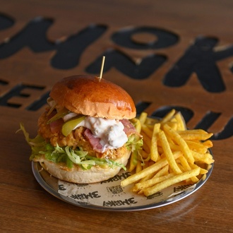 Monkey Fried Chicken Burger görseli