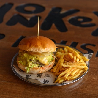 Monkeys Hawaii Burger görseli
