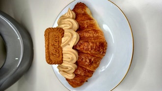 Lotus Biscoff Kremalı Kruvasan görseli