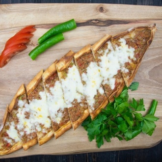 Kıymalı Kaşarlı Pide görseli