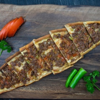 Kuşbaşı Kaşarlı Pide görseli