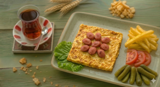 Sahanda Sosisli Yumurta görseli