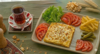 Sahanda Beyaz Peynirli Yumurta görseli