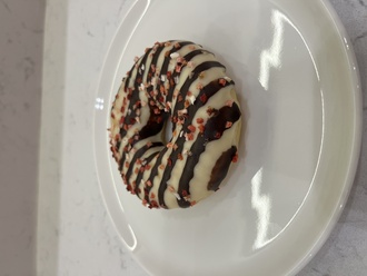 Çilek Dolgulu Donut görseli