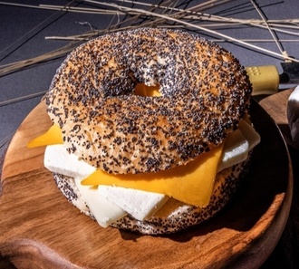 3 Peynirli Haşhaşlı Bagel Sandviç görseli
