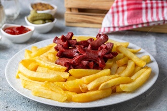 Patates Ve Sosis Kızartması görseli