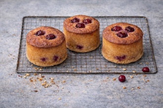 Vişneli Bademli Islak Kekl görseli