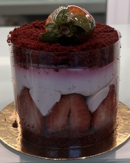 6-8 Kişilik Çilekli Pasta görseli