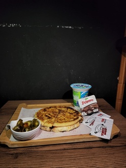 Bazlamalı Yumurtalı-kaşarlı Tost Menü görseli