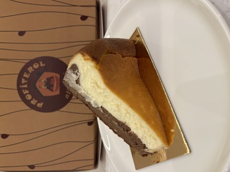 İki Katmanlı Çikolatalı Bask Cheesecake görseli