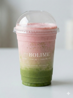 Çilekli Matcha Latte görseli