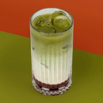 Strawberry Matcha Latte görseli